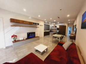 Ocean Blue Apt4 luxurious, modern Apt at Zonqor Pt